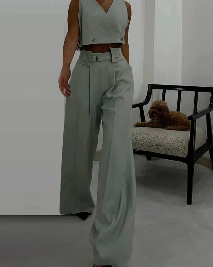 Completo di gilet e pantaloni a vita alta