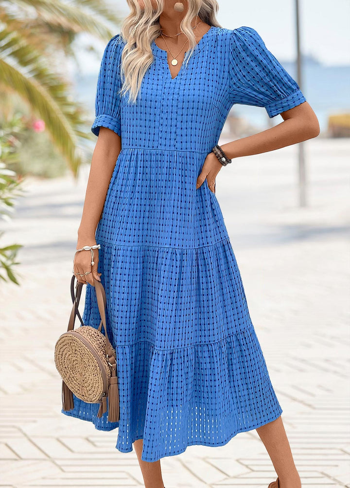Robe à manches courtes et col fendu