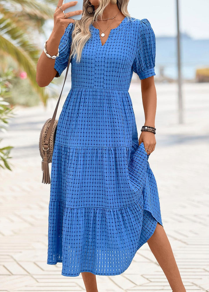Robe à manches courtes et col fendu