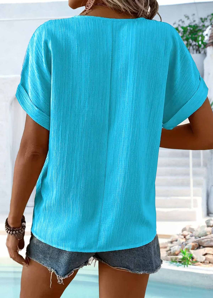 T-shirt à manches courtes et col fendu