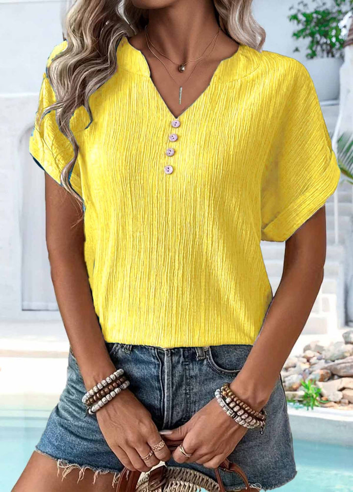 T-shirt à manches courtes et col fendu