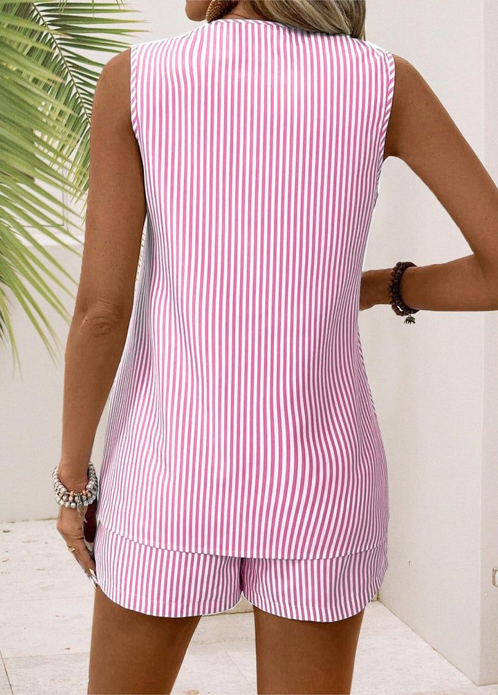 Haut sans manches et short rayé