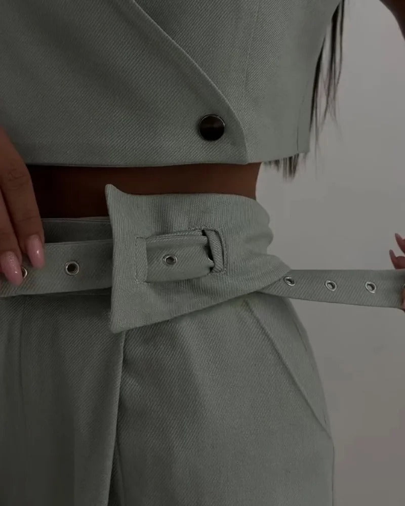 Completo di gilet e pantaloni a vita alta