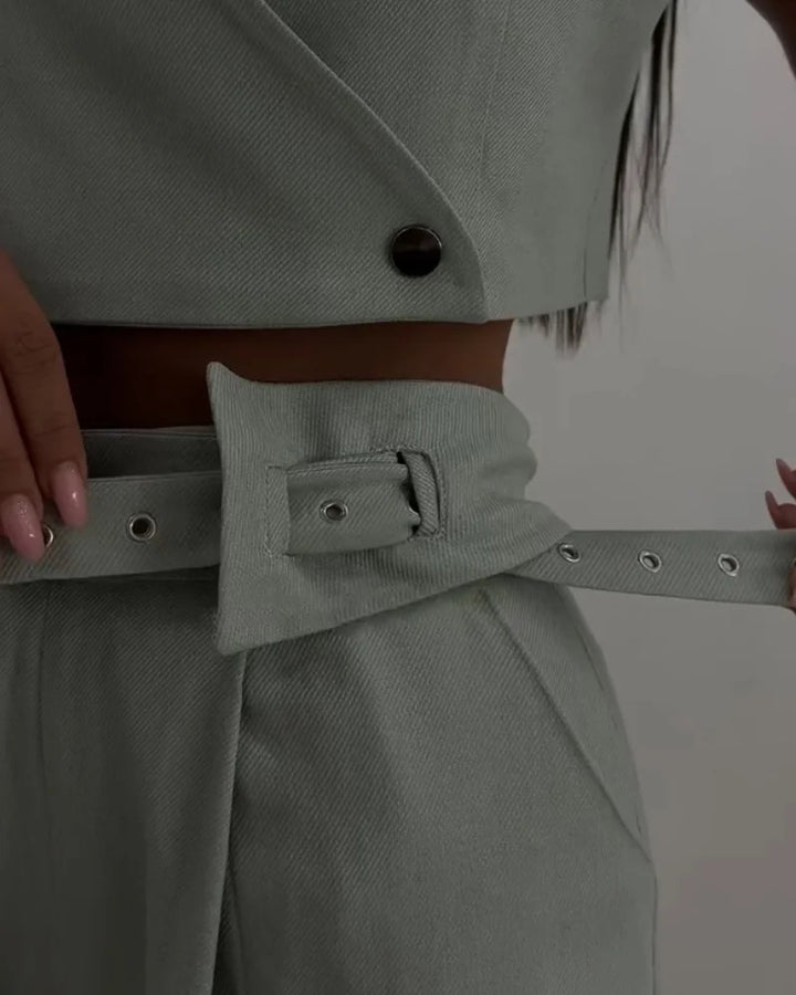 Completo di gilet e pantaloni a vita alta